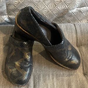 Born Women’s Clogs size 10